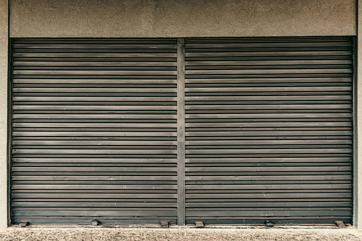 como-deben-ser-las-persianas-de-seguridad-para-locales-comerciales