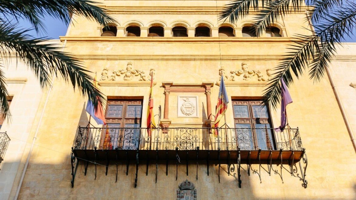Fachada-del-Ayuntamiento-de-elche-1170x659