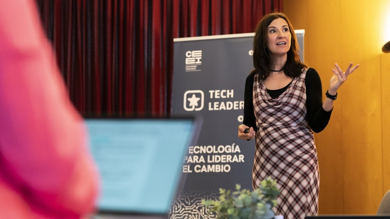 Foto - El CEEI Elche lleva la IA a la dirección empresarial con 9 sesiones online y tres encuentros con CEOs